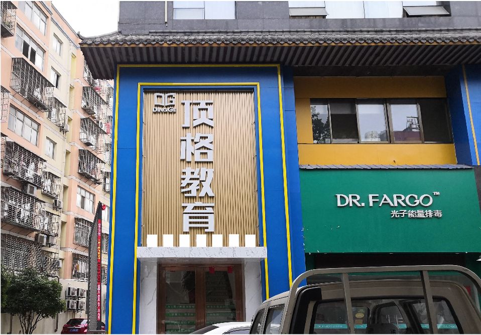 江陵门头设计要符合门店特色。