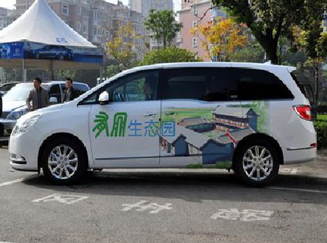 江陵户外车贴喷绘如何保持效果?