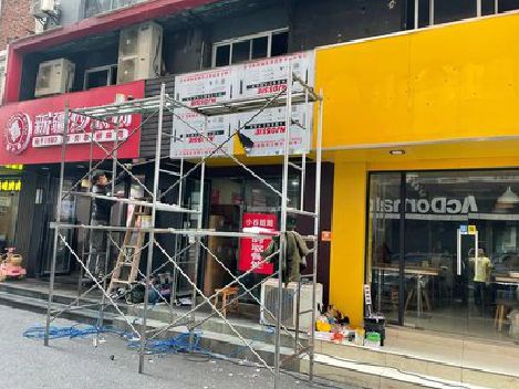 江陵制作广告招牌如何避免它发黄？